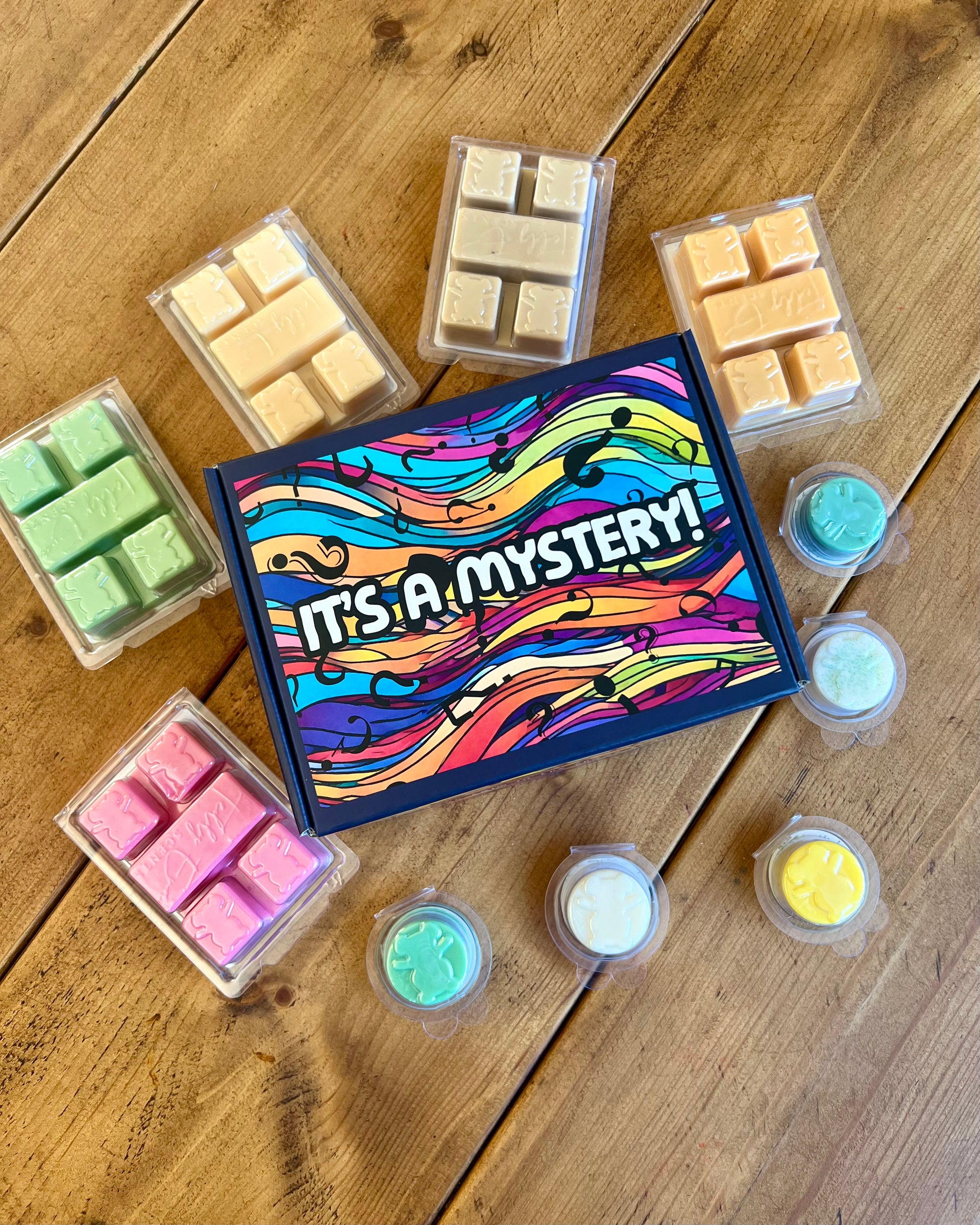 Wax melt mystery box with over 40% in bonus value. You get 5 Teddy Clamshell wax melts and 5 Teddy Pots for £25