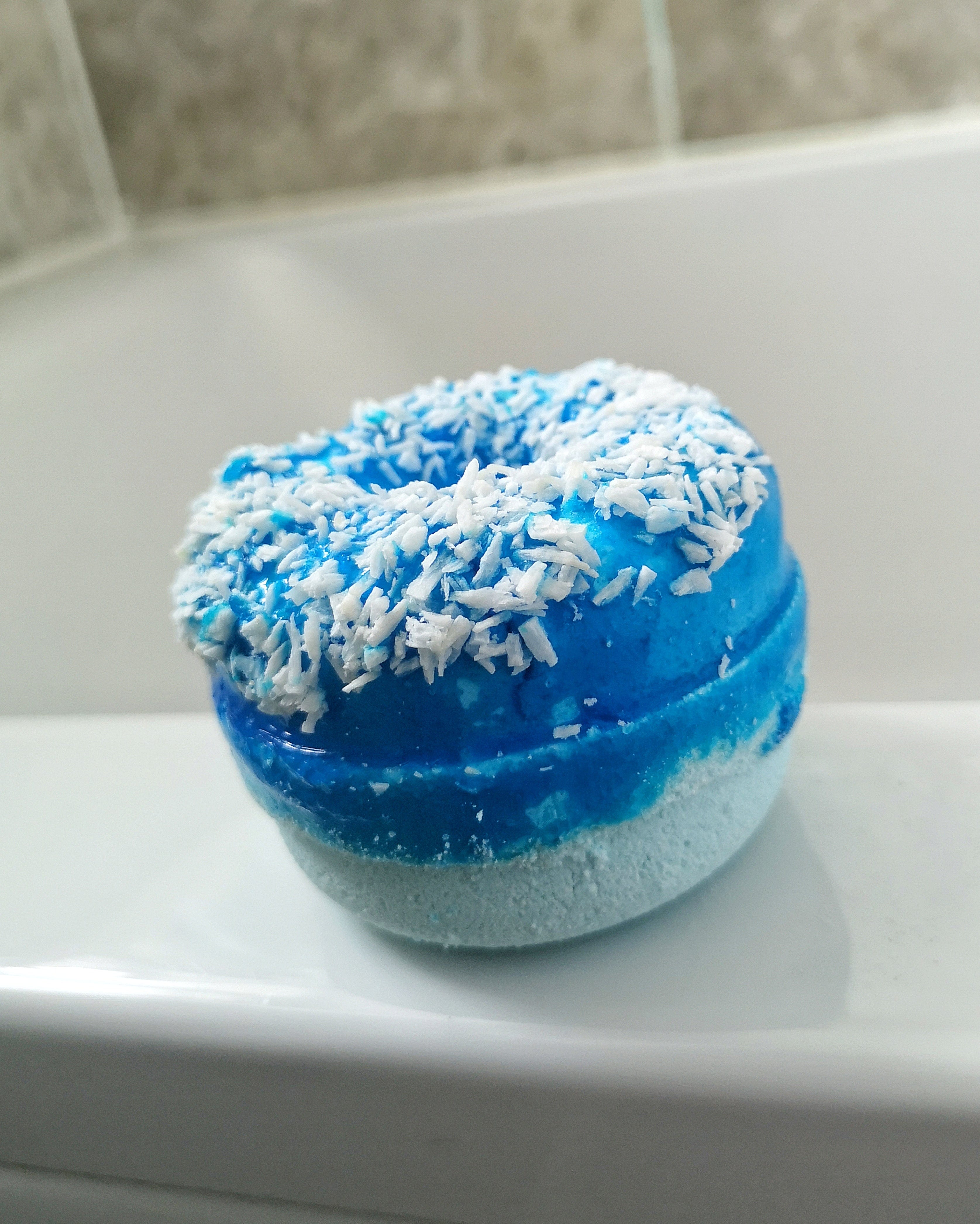 Blueberry scented donut bath fizzer